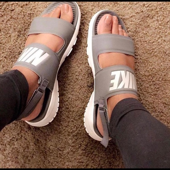 Nike Tanjun Sandals - Picture 1 of 6